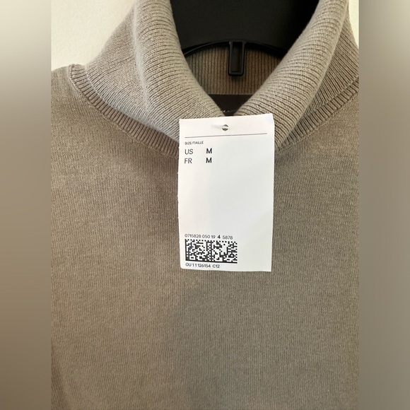 H&M Men’s Turtle Neck - Picture 4 of 4